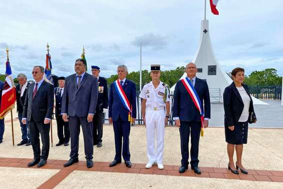Le 11-Novembre a aussi été commémoré sur la place des Accords