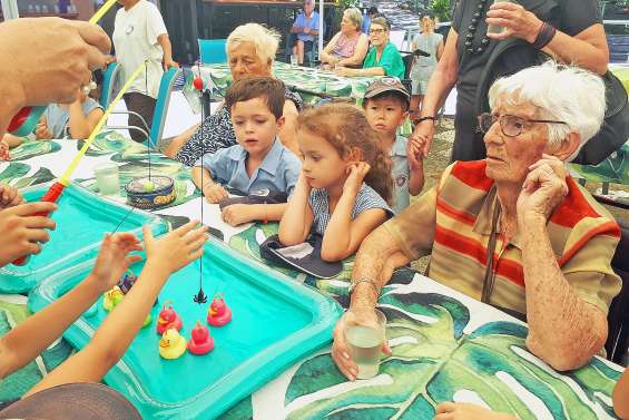 Une rencontre intergénérationnelle aux bénéfices mutuels aux Jardins d’Eleusis