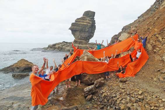 Un T-shirt orange contre les violences faites aux femmes