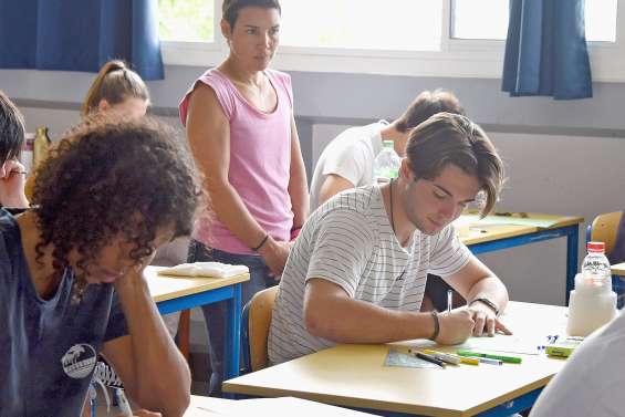 « Nous sommes les derniers élèves à passer ce bac dans le monde »