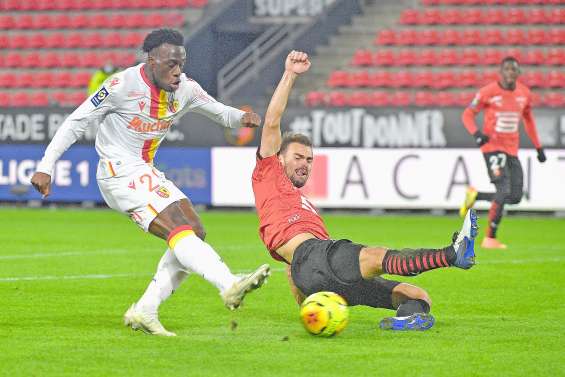 Arnaud Kalimuendo-Muinga prend ses marques à Lens 