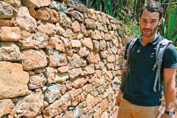 Quentin Valeo, un tailleur de pierre à la découverte du Caillou