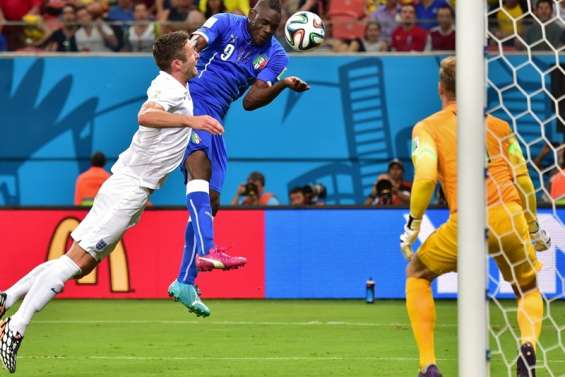 Balotelli veut un bisou de la reine 