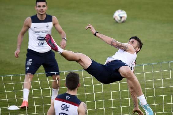 Tennis-ballon enflammé pour les Bleus