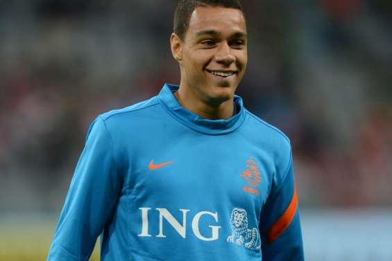 Van der Wiel remercie Huntelaar