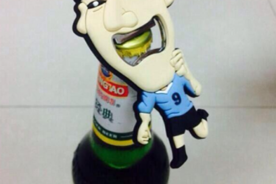 Suarez ouvre aussi les bières