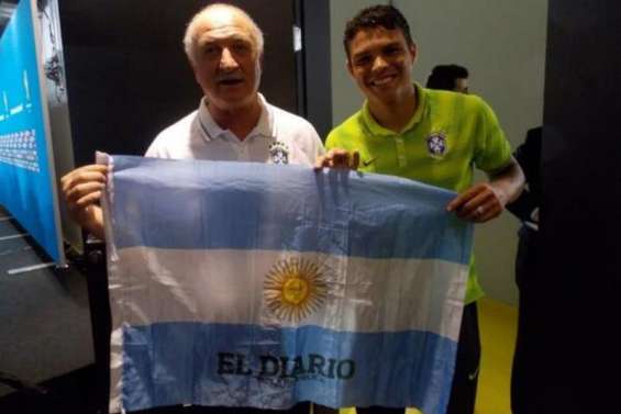 Le drapeau argentin gri-gri du Brésil