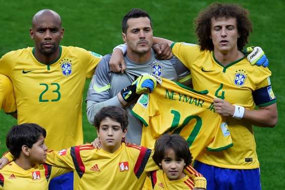 Neymar célébré par la Seleçao