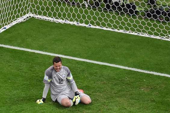 Rousseff «immensément désolée»