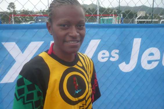 Miller Elwin, joueuse de beach-volley dans l'équipe de Vanuatu : « Une équipe qui a du cœur »