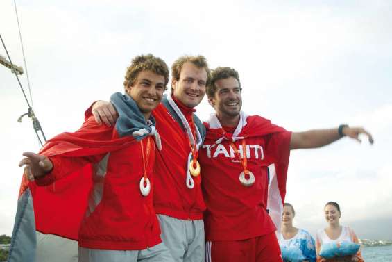 Des Cagous en or massif