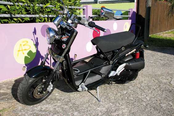 Un scooter complètement désossé