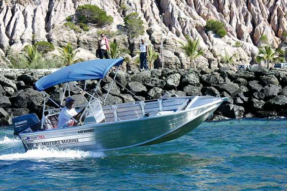 Un canot suréquipé pour la pêche côtière