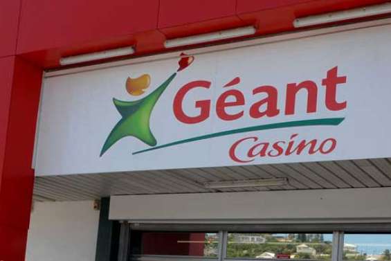 Grève générale : Carrefour et Géant bloqués