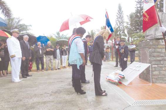 Commémoration sous la pluie