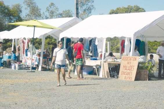 Un vide-greniers pour les évasanés