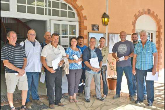 Stopper le blocage de la route de Téné