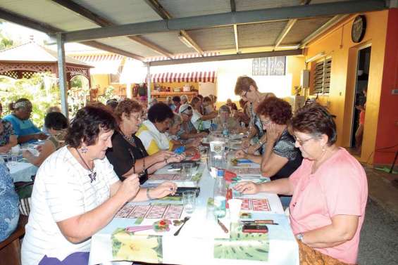 Les seniors se  détendent à Poé