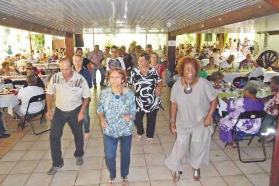 250 seniors à la ferme de Pierrat