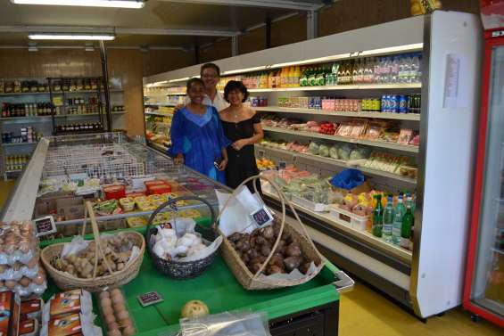 Un nouveau magasin à Tomo