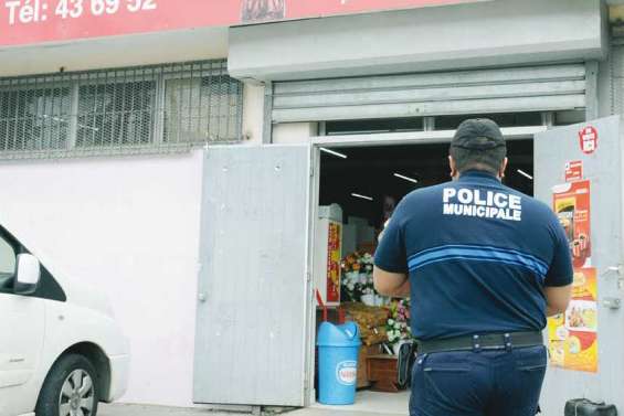 Un commerçant ouvre le feu sur ses agresseurs