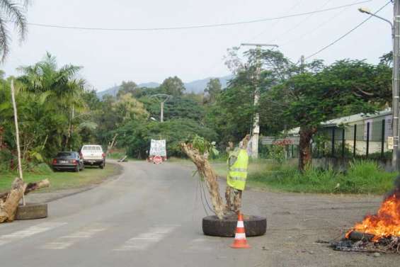 Les militants maintiennent la pression