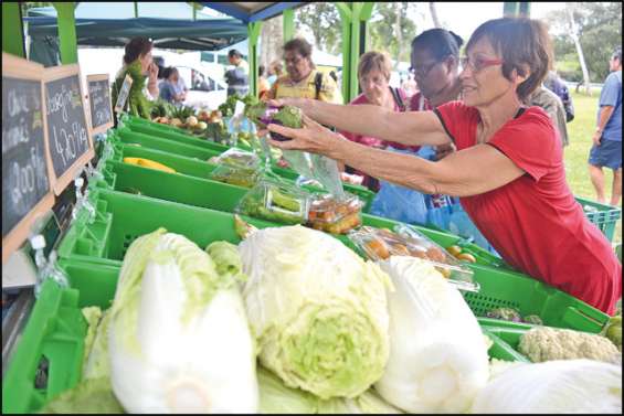 Un marché à la rivière