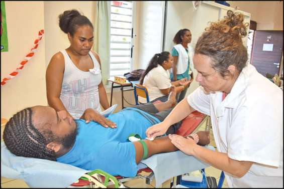 Les jeunes donnent leur sang