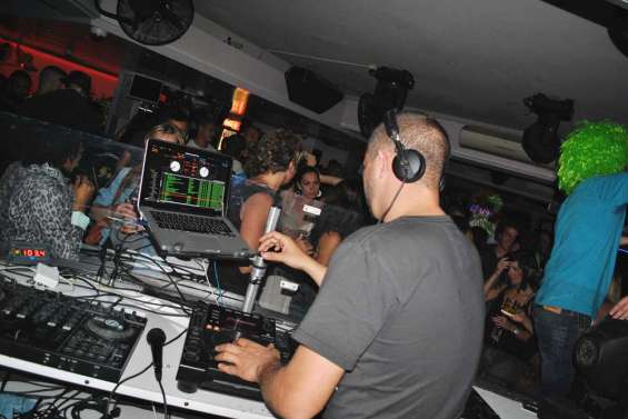 Aux platines pour  les enfants malades