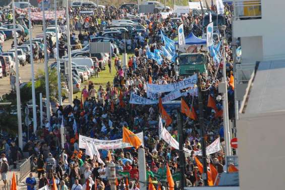 Grève générale : la marche contre la vie chère a démarré