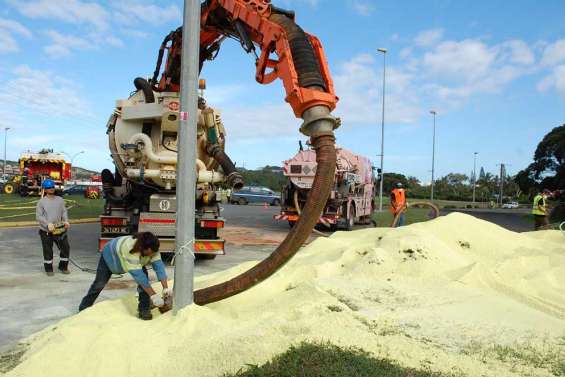 Du soufre sur la chaussée