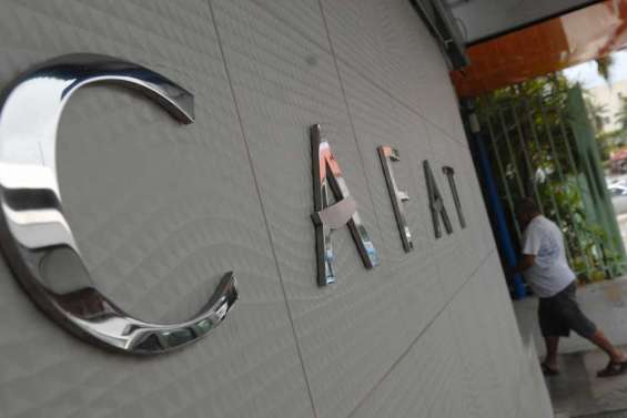 Une dizaine de retraités devant la Cafat