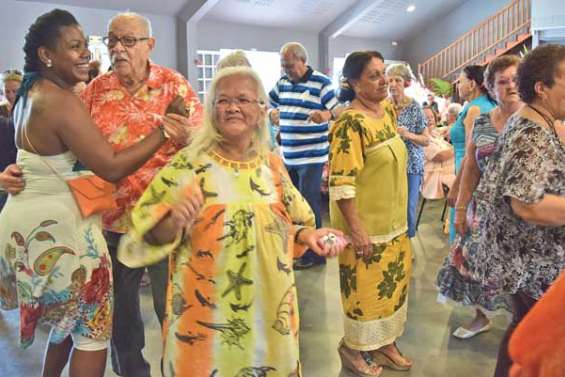 Un thé dansant  très fleuri