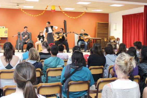 Auteuil en rouge  et jaune