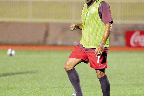 Christian Karembeu avec les Cagous