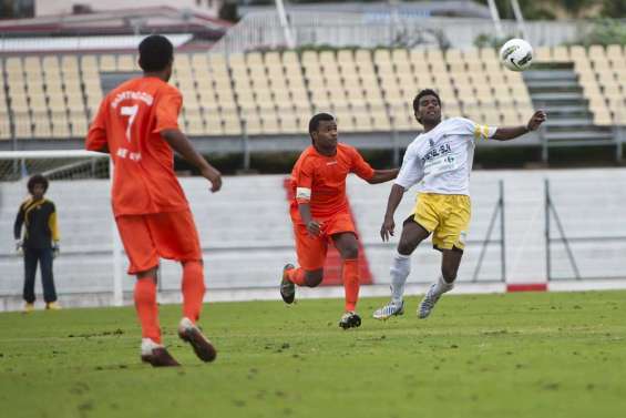 La 2ème journée de la super ligue de football en vidéo