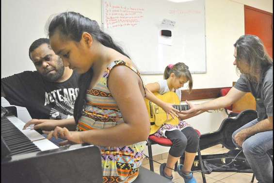 Musiciens et paroliers se révèlent