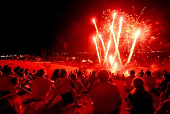 Bals, lampions et feux d'artifice