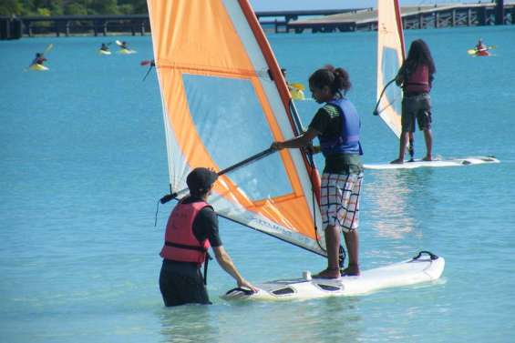 Ballet de voiles en baie de Kuto