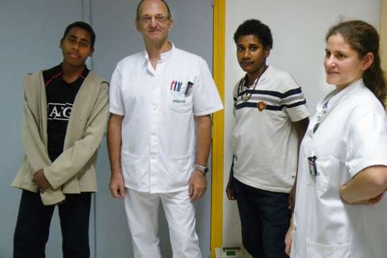 Les collégiens passent leur visite médicale