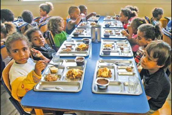 Le marché de la cantine rejeté