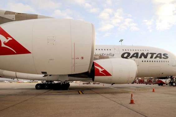 Qantas immobilise un A380 