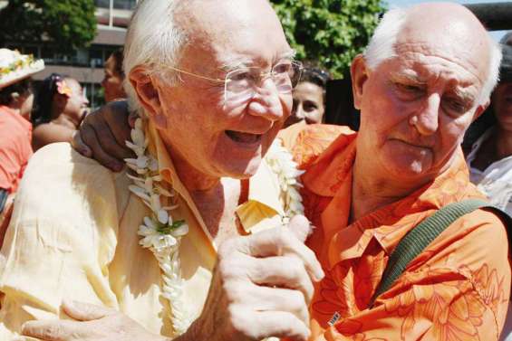 Gaston Flosse à l'aise