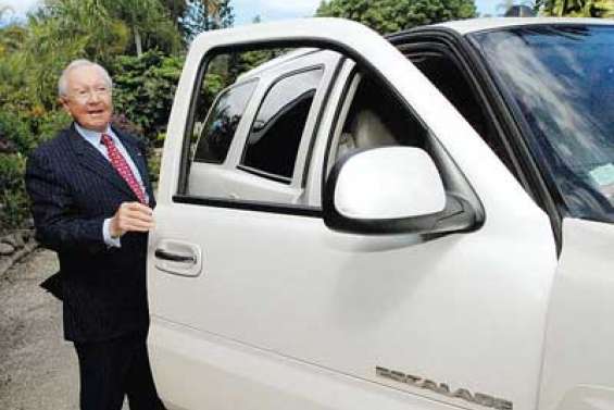 Gaston Flosse devant le tribunal