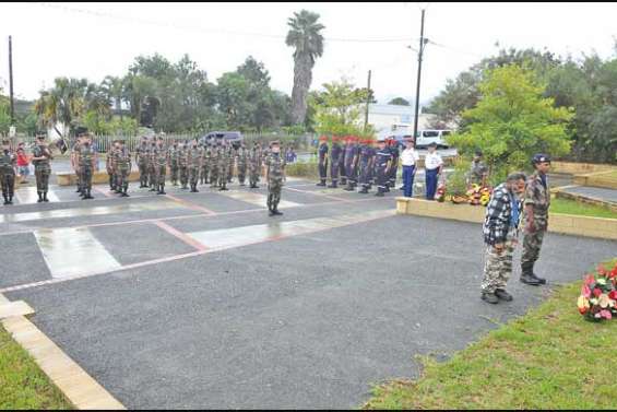 Le monument aux morts fleuri