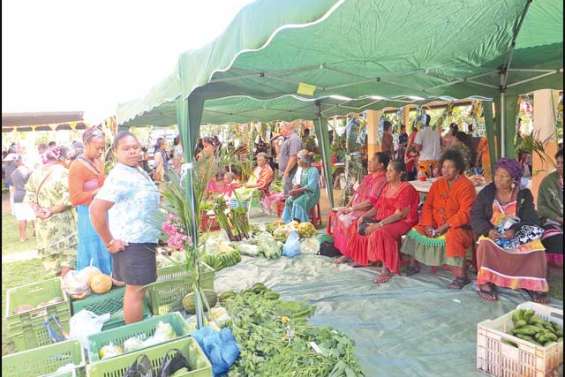 Un grand marché de couleurs