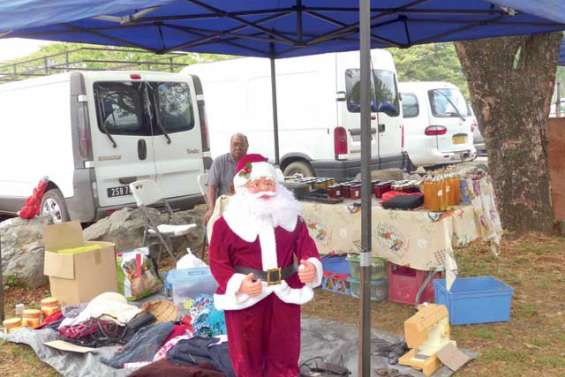 Dernier vide-greniers  de l'année à Foué