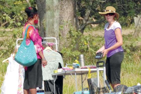 Du monde au vide-greniers