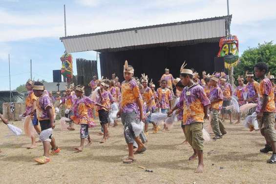 Premier tour de farandole