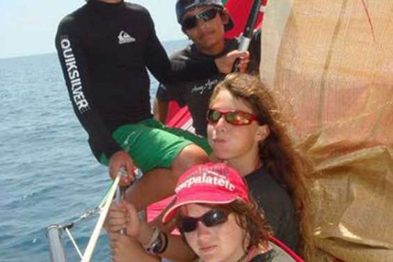 Quatre ados sur un voilier